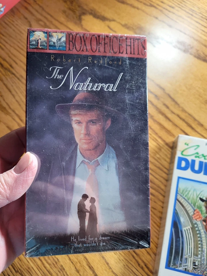Sealed VHS Lot of 2: The Natural and Crocodile Dundee, in z3 Foto 2 de 4