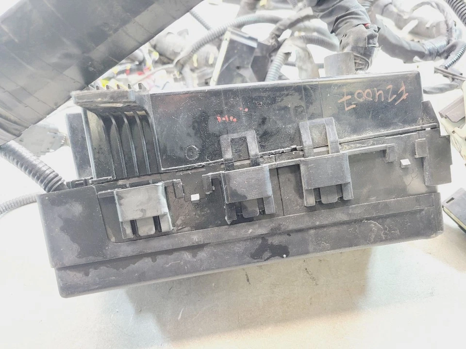 Ford Mustang Base 2013 2014 3,7 L A/T compartimento del motor delantero caja de fusibles arnés de cableado OE Foto 4 de 4