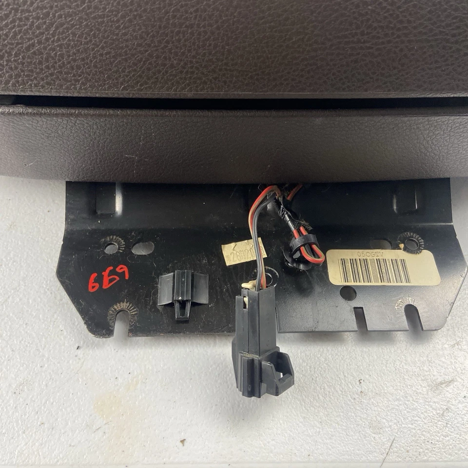 Крышка центральной консоли 2012–2018 Dodge Ram 1500 2500 3500 полная консоль коричневая от оригинального производителя - Изображение 3 из 4