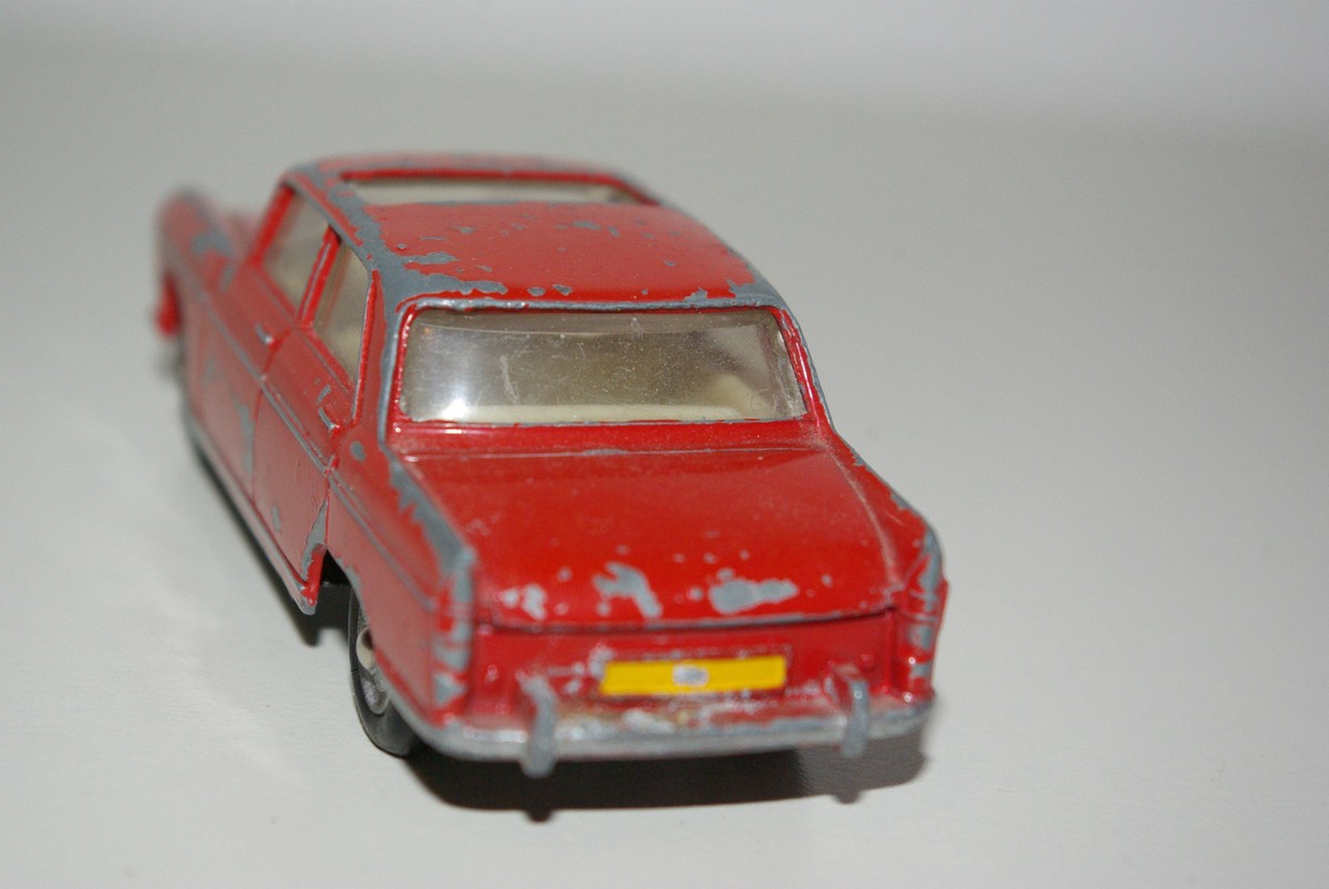 Dinky Toys - 1:43 - Peugeot 403 berline Réf 24B, Ford - Catawiki
