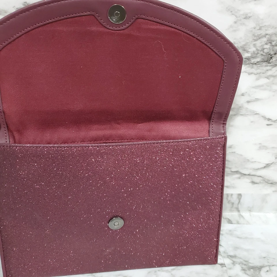 Un Nuevo Día Bolso de Mano Mujer Borgoña Brillo Bolsillos Internos A Presión Magnético Bolso sin asas Foto 3 de 4