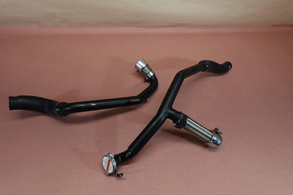 2005-2006 Harley Davidson VRSCSE V-Rod Radiator Hoses and Neck Cap - Image 2 of 4