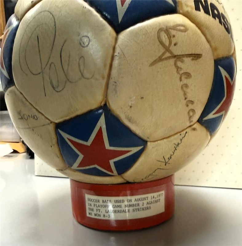 PELE SIGNED NEW YORK COSMOS GAME USED SOCCER BALL W/10 + SIGNATURES 8/14/77
