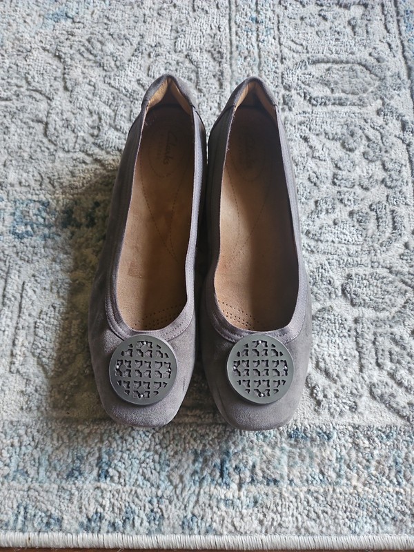 Clark's Candra Grey Suede Ballet Flats Size 10