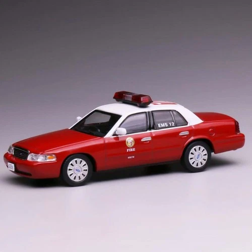 596 1:64 Red Ford CV CROWN VICTORIA LAFD Fire Los Angeles Diecast Model Car - Picture 1 of 4