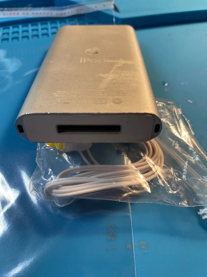 Apple iPod Mini 1st Gen - 4GB - Silver - 1.67" Screen - Image 4 of 4