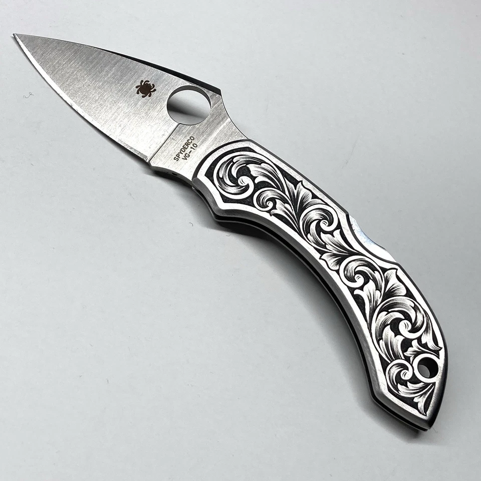 Navaja de bolsillo de acero inoxidable Spyderco Dragonfly grabada a mano NO grabado láser EDC Foto 2 de 4