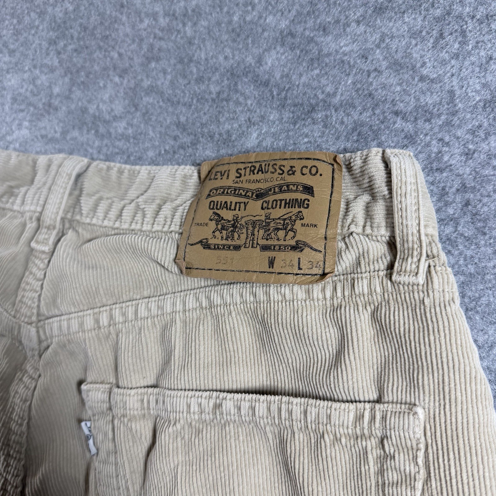Levi's 551 Corduroy Pants Mens 32x32 Tan Straight Leg Button Fly Made In Italy thumbnail 3