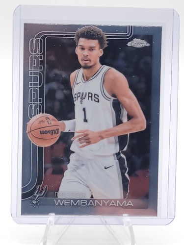 VICTOR WEMBANYAMA 2025-26 TOPPS CHROME BASKETBALL #221 SAN ANTONIO SPURS Q8168