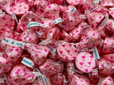 HERSHEY'S Kisses Chocolate Candy Filled with Strawberry Flavored Crème(5 Pounds)