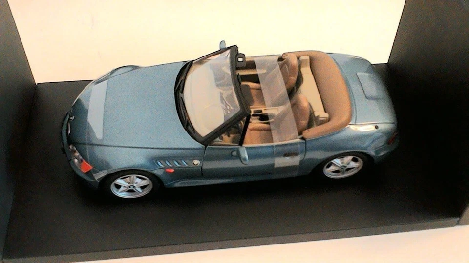 1:18 UT Models BMW Z3 Roadster James Bond 'Goldeneye' - Image 3 of 4