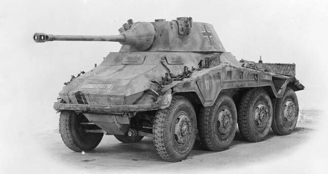 Brickmania Sd. Kfz. 234/2 Puma Camo - German Armoured Car