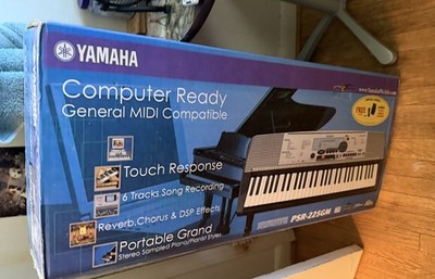 Yamaha PSR-225GM 61-Key Electronic Keyboard Piano w/ Adapter Great Condition
