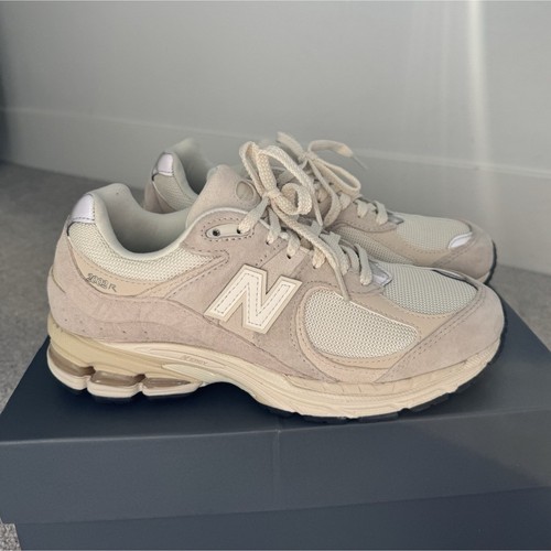 New Balance 2002R Beige Cream Low Top Athletic Sneakers unisex brand new