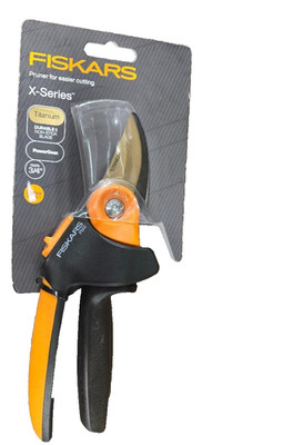 Fiskars X Series Titanium PowerGear 3/4 in. P552 8.8'' Bypass Pruning Heavy Duty