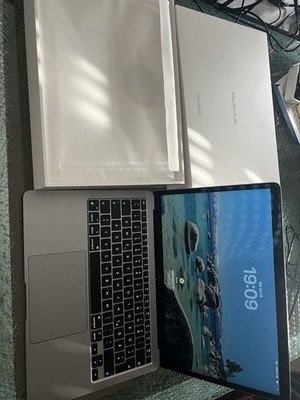 Apple MacBook Air 13-inch M1 | 8GB RAM | 256GB SSD | A2337 | Excellent Condition