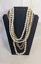 Collana a strati con perline tono oro e perle marca Target regolabile