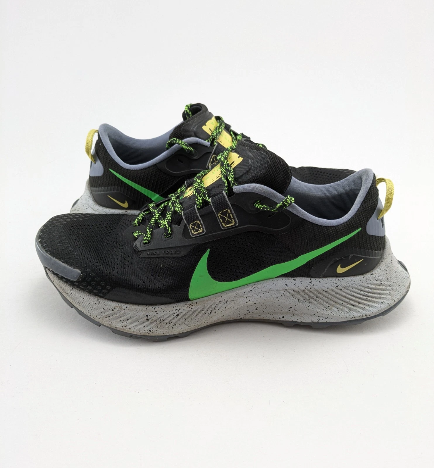 Mens Nike Pegasus Trail 3 Black Green Athletic Running Shoes DA8697-004 Size 9.5