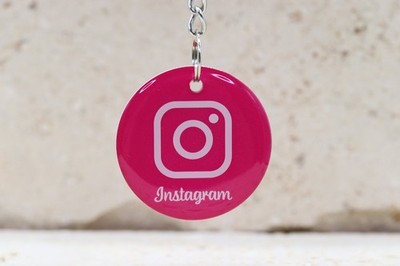Custom Social Media Keychain   Tap to Share Your Profile Instantly