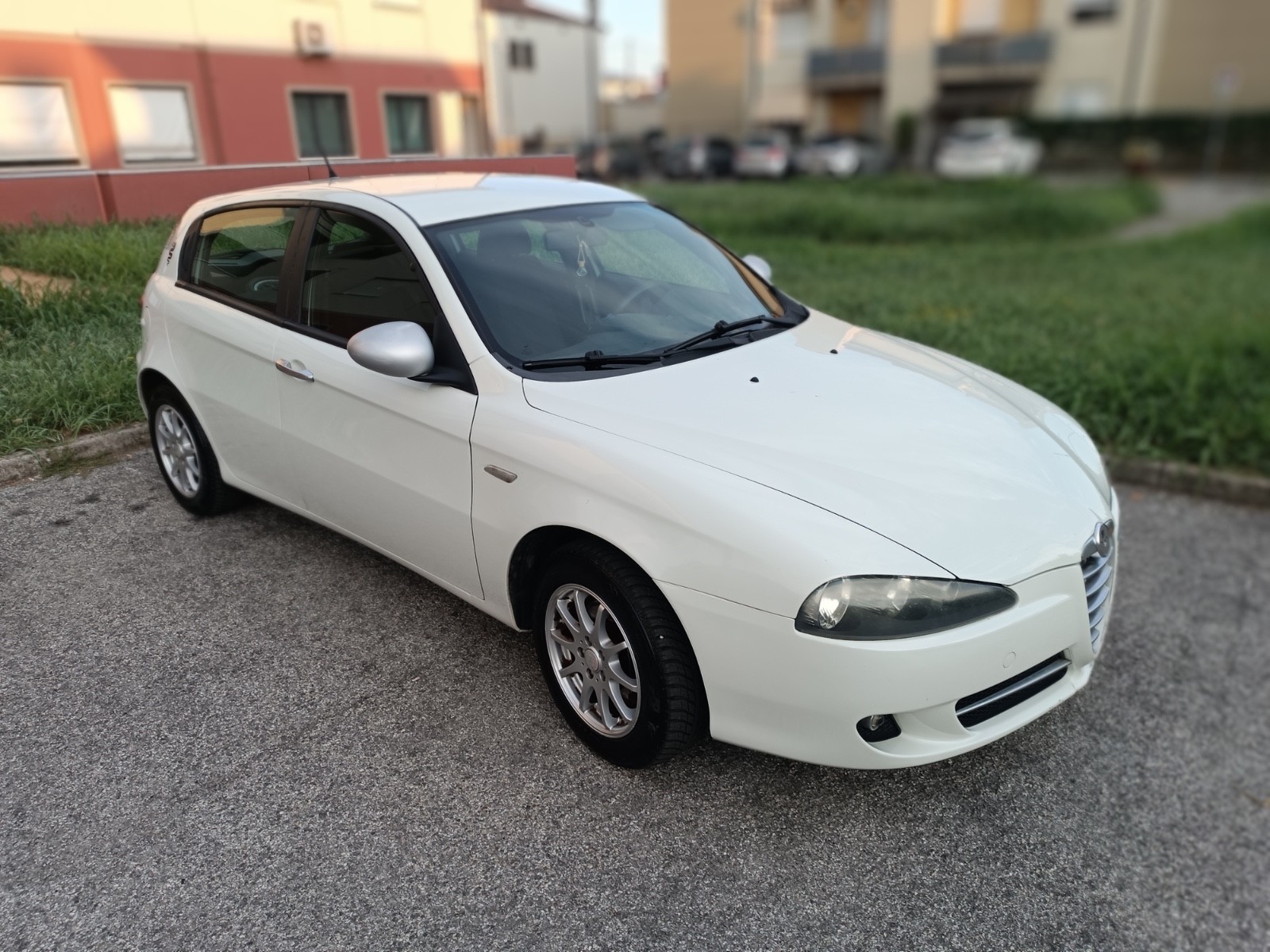 auto usato privato Alfa Romeo 147 1.6 t.s. 16v 105cv 77Kv 12/2010 175000 km foto 5