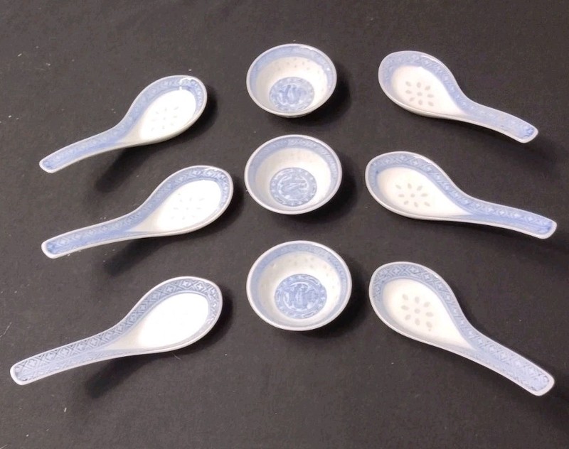 Asian Soup Spoons Blue/White Porcelain Egg Drop .Lot Of 6 With 3 Bowls 
