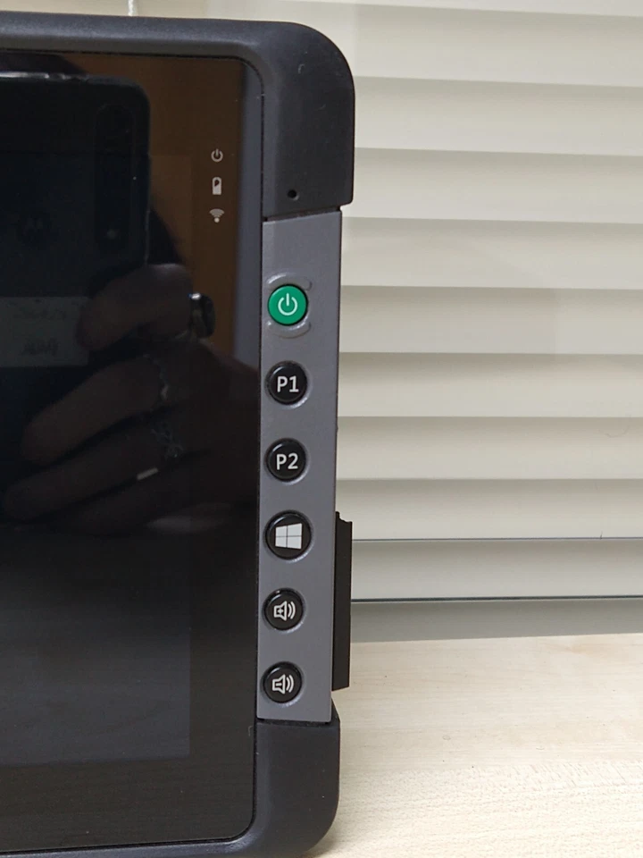 GETAC T800 Rugged Tablet PC Intel Pentium N3530 2.16GHz 4GB RAM 128GB *ISSUES* - Image 4 of 4