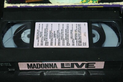 マドンナ ザ・バージン・ツアー ライヴ　 [VHS] Amazon.co.jp: ザ・バージン・ツアー ライヴ [VHS] : マドンナ