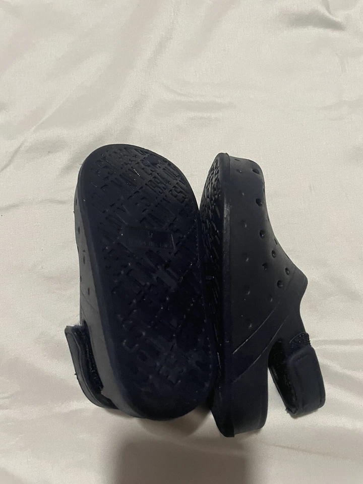 Crocs para niños pequeños talla 5 Foto 2 de 4