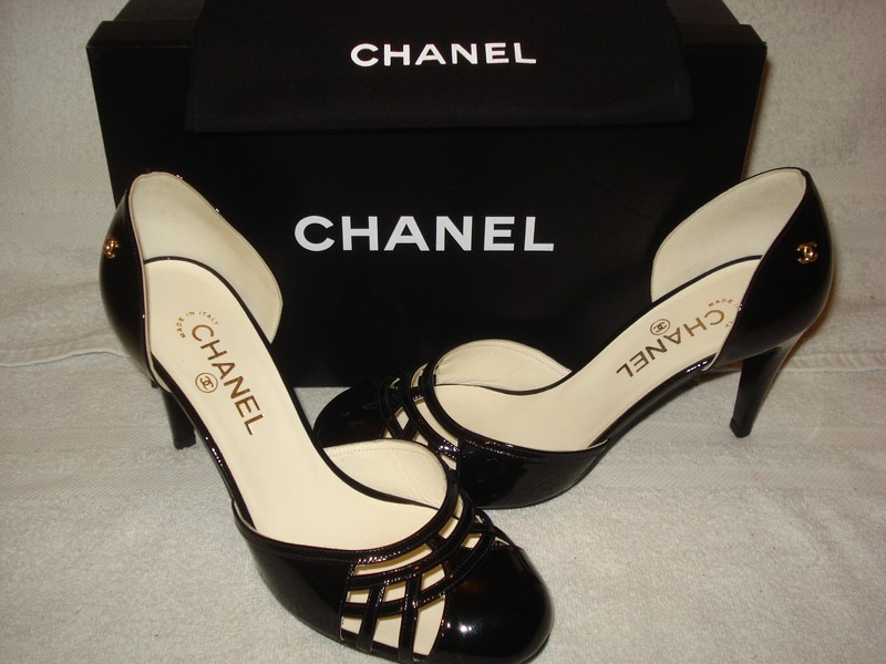 100% AUTHENTIC NEW WOMEN CHANEL BLUE CAGE PATENT PUMPS/HEELS US 10.5
