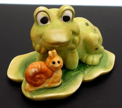 Vintage LEFTON China Frog Figurine 2809 with Snail on Lily Pad and Sticker 3''