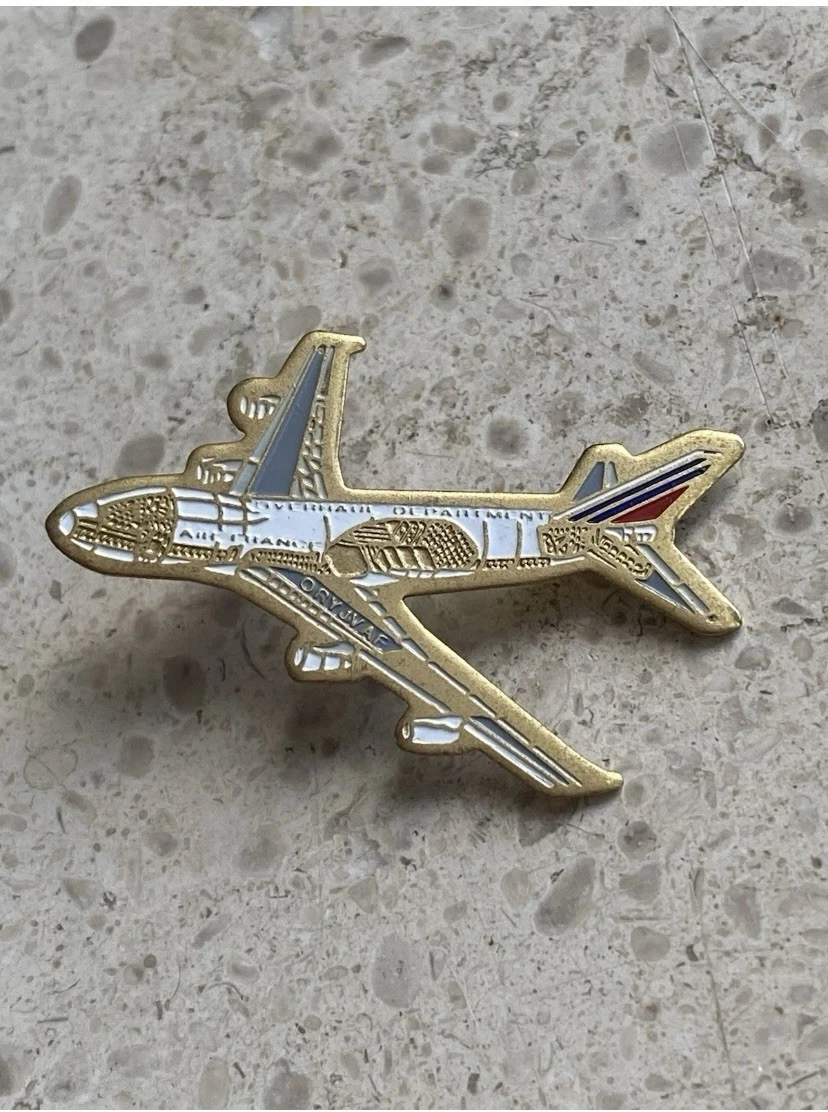 PIN S Avion De Tourisme EUR 3,00 - FR