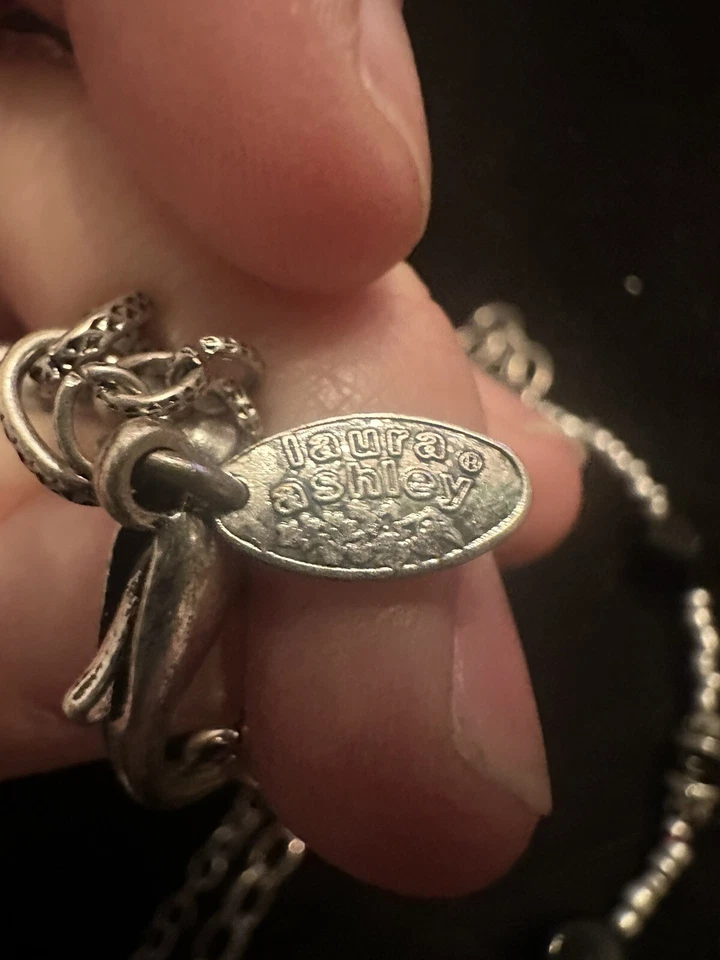 Collar Laura Ashley Martillado Tono Plata Eslabón Disco Boho Babero Declaración 3 Hilos Foto 2 de 4