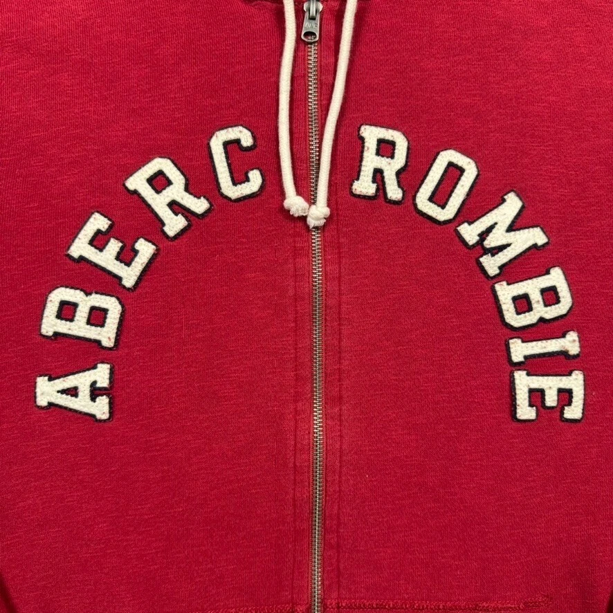 Толстовка с капюшоном женская Abercrombie Fitch на молнии средний размер красная с надписью вышитая 90-е Y2K - Изображение 2 из 4