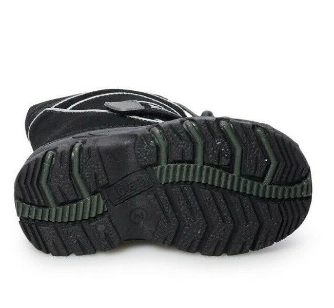 Botas de nieve de invierno Totes Teo para niños pequeños negras TALLAS 5T, 6T, 7T, 8T, 9T y 10T Foto 3 de 4