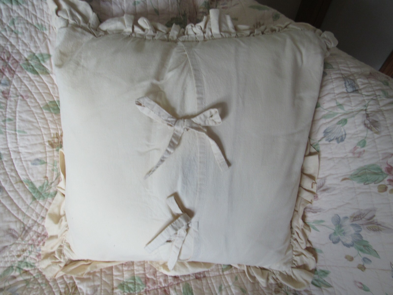 VICTORIAN HEART QUILT THROW BLANKET & 2 PILLOWS 50X 60 YELLOW FLORAL