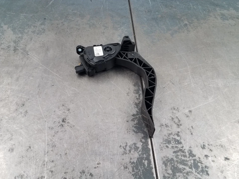 2012 Audi S4 Quattro B8 Throttle Pedal #1947 V6 - Image 3 of 4