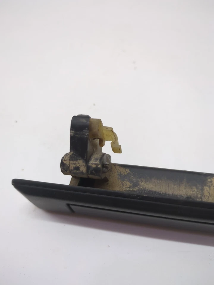 Toyota Pickup 1984-1989 4 corredores pasajero derecho manija de puerta exterior negra OEM  Foto 2 de 4