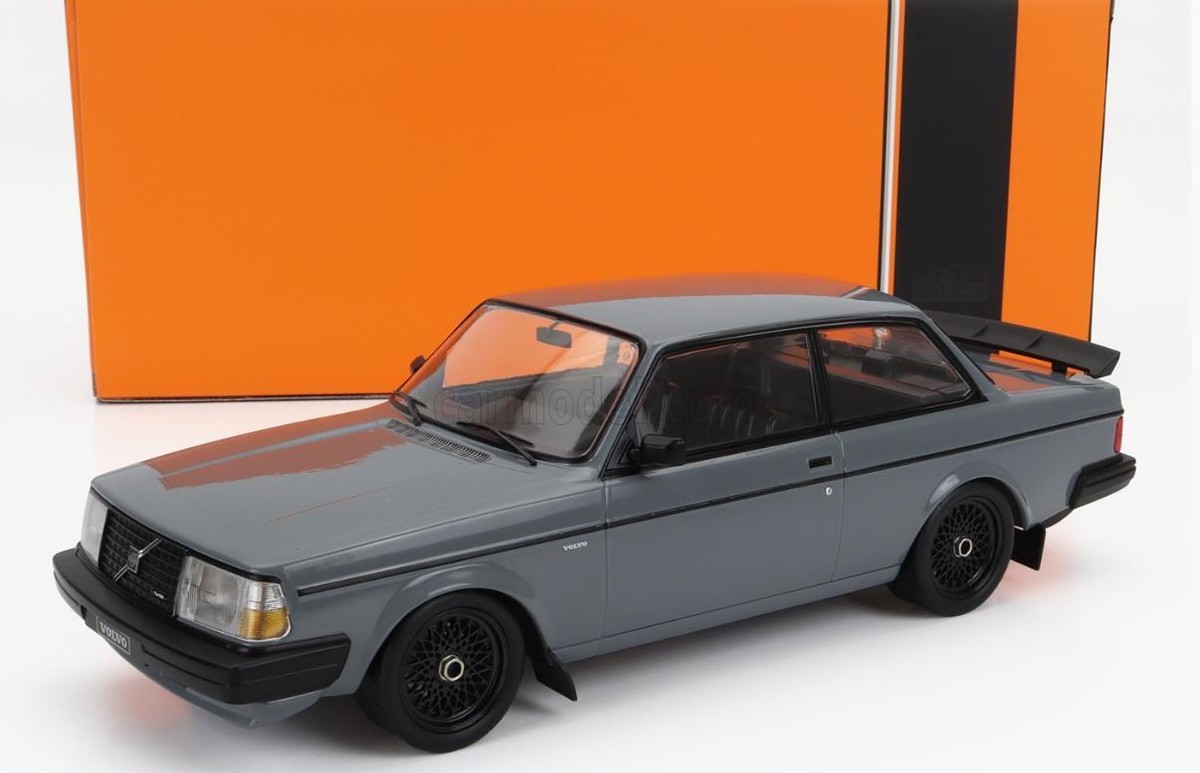 Volvo 240 Turbo Custom 1/18 Ixo-Models 18CMC089.22 IXO 1985