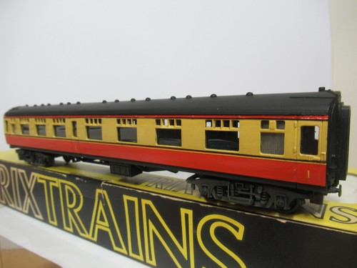 TRIX No1935 BR Mk1 COMPOSITE CORRIDOR COACH ( PRE-PRODUCTION / CODE3?) VN MIB. - Picture 7 of 12