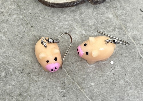 Pair Of Cute Little Pink Piggy Pig Earrings Novelty Fun Retro Gift - Picture 4 of 5