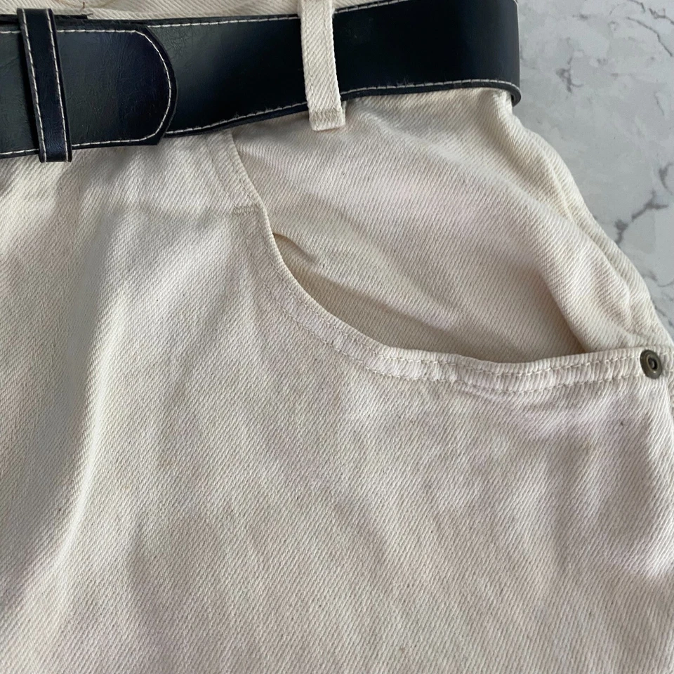 Chic Jeans Shorts Vintage Size 13 Cotton Pockets Zip Fly High-Rise 7" Inseam - Image 4 of 4