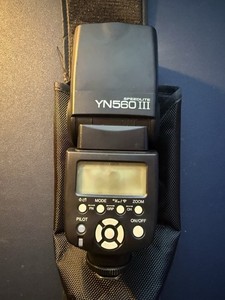 Camera Flash for DSLR YN560III Speedlite YONGNUO w/ Carry Case Tested Working 
