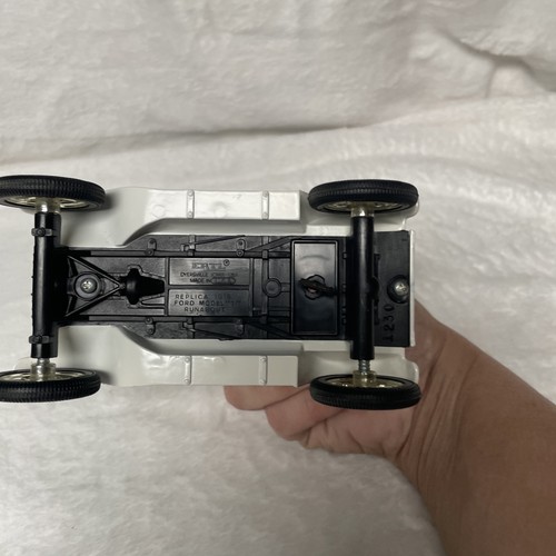 ERTL 1918 Ford Model T Runabout US Postal Mail Truck Diecast Bank With Key - Afbeelding 5 van 7