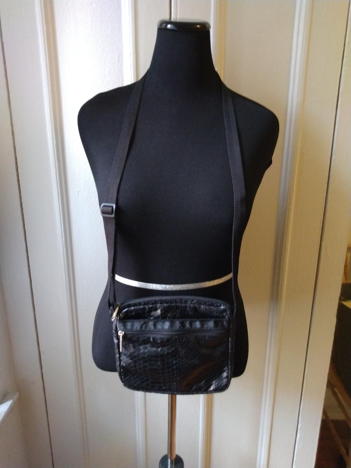 NWOT LeSportsac  Black Snakeskin Print Crossbody Bag