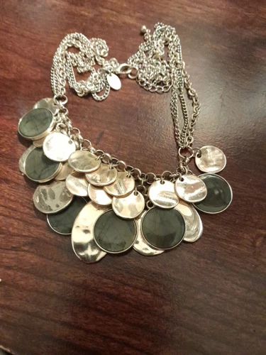 VETEMENTS Simpatico Charlie Collana Tono Argento Con Collana Dichiarazione Stile Bavaglino