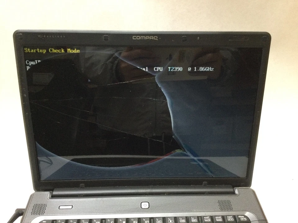 HP PRESARIO C700 - FOR PARTS - INTEL PENTIUM - 2GB RAM - 15" - READ DESC - BB!!! - Image 2 of 4