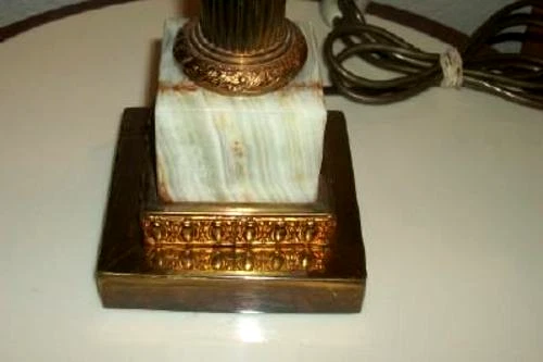 Lámpara de Escritorio Vintage Neoclásica Latón Mármol Ormolu Vástago Acanalado Mediados de Siglo Foto 2 de 3