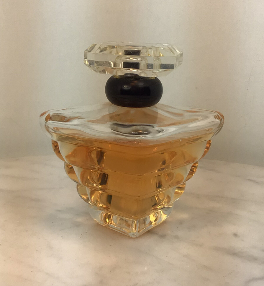 LANCOME Trésor Eau de Parfum 100ml Amazon.com: Lancôme Trésor Eau de Parfum - Long Lasting