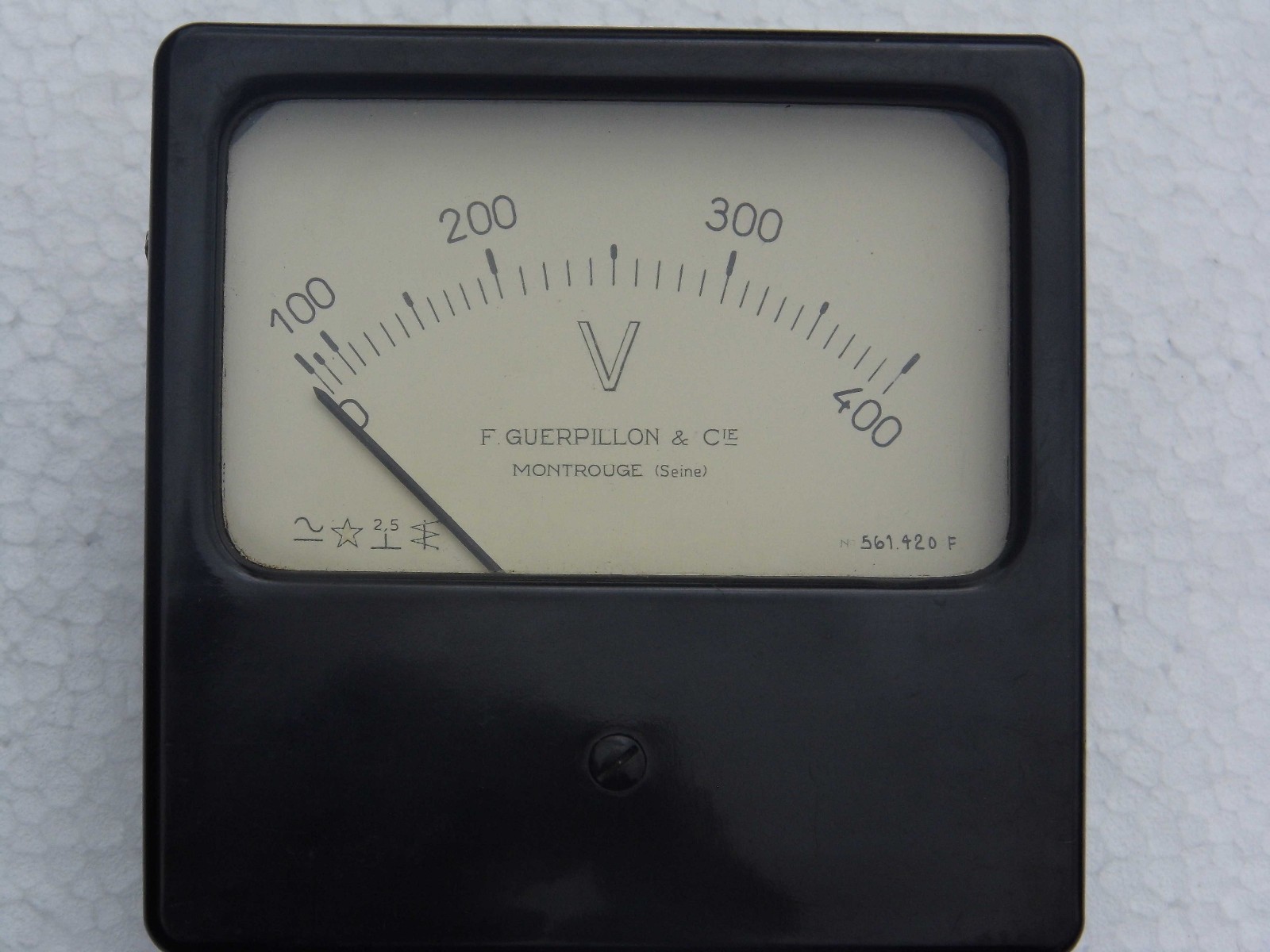 Voltmètre F.Guerpillon 400V évitez les pannes réseau avec ce cadran 120 x 117mm