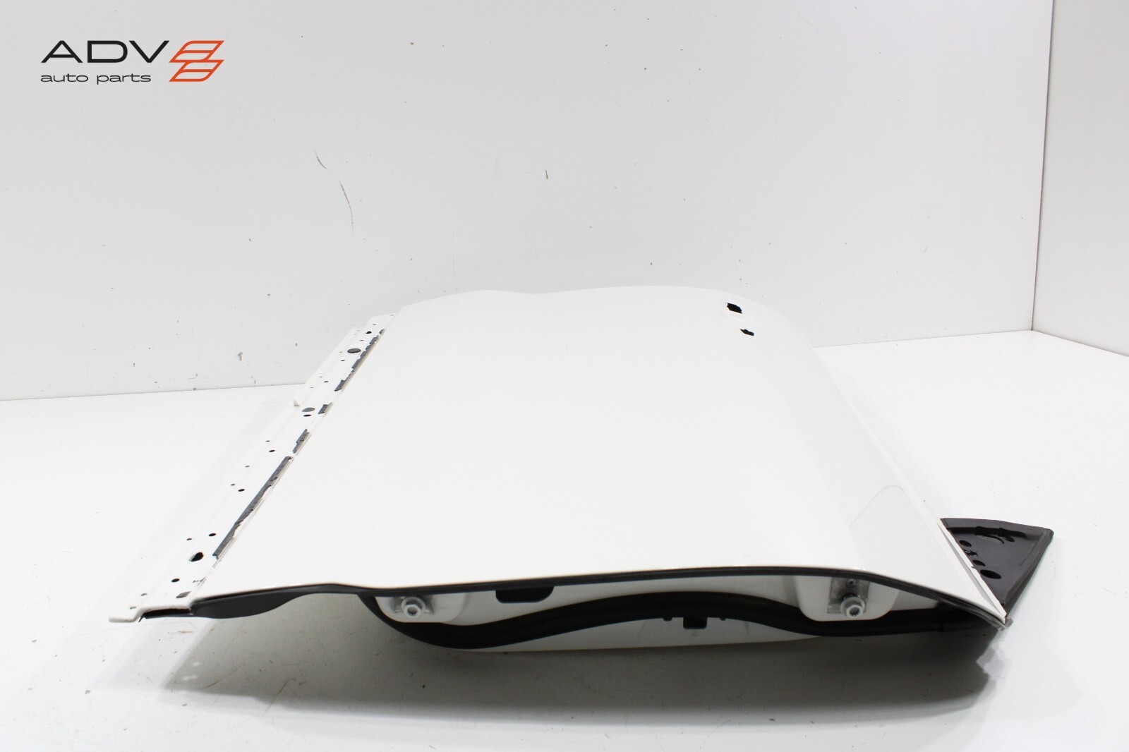 2017 - 2020 MASERATI LEVANTE FRONT RIGHT PASSENGER SIDE DOOR SHELL PANEL OEM